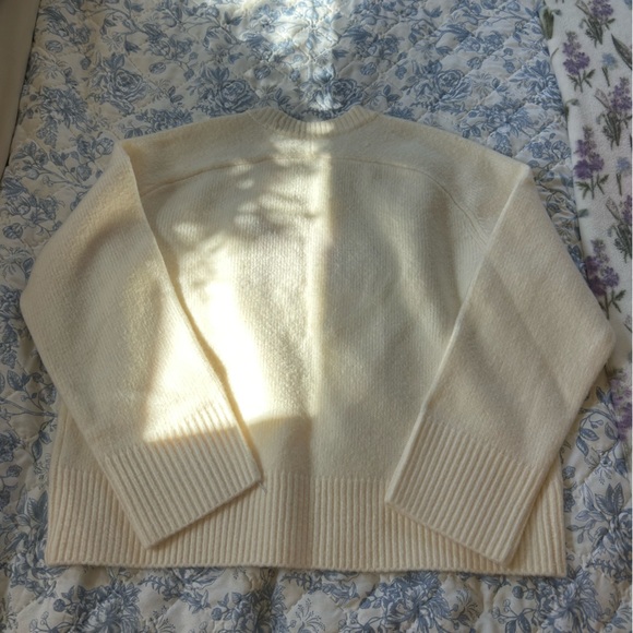 Abercrombie & Fitch Cream Crewneck Sweater with Red Embroidered Motif - Picture 3 of 4